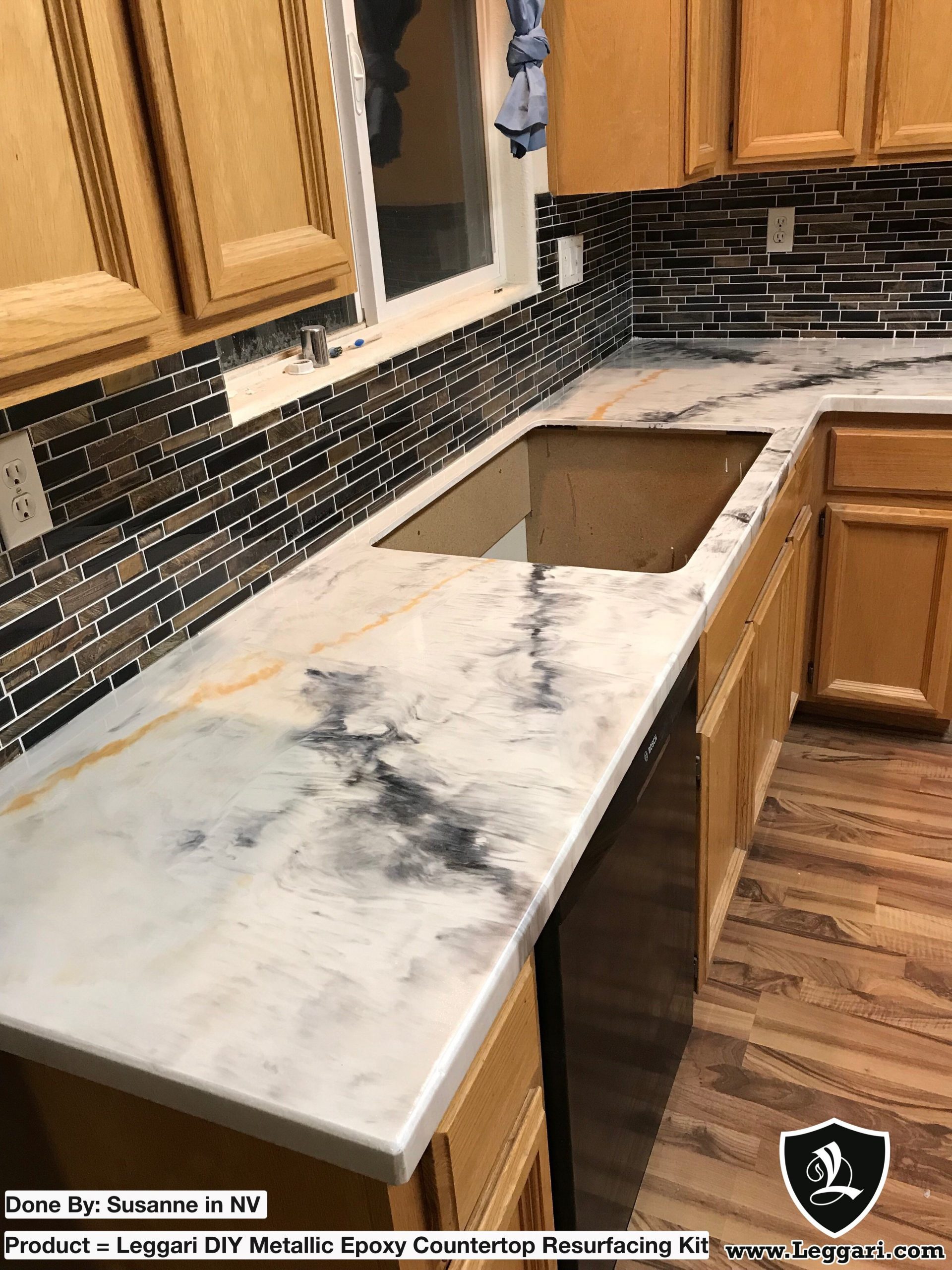 countertop epoxy over tile
 Epoxy countertop. We don’t often see this color combo, but ..