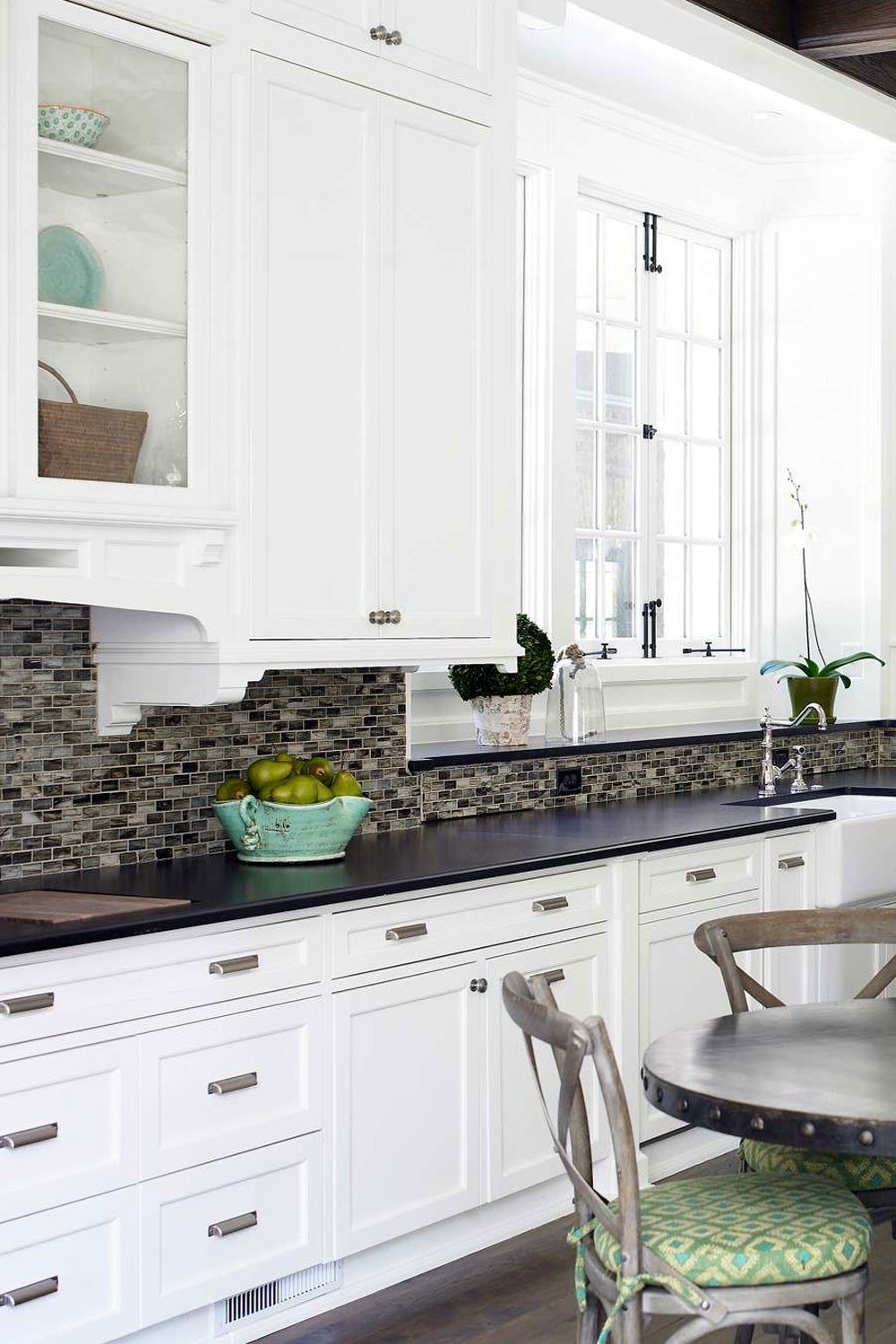 Simple Backsplash For White Kitchen Cabinets And Black Granite Countertops for Large Space